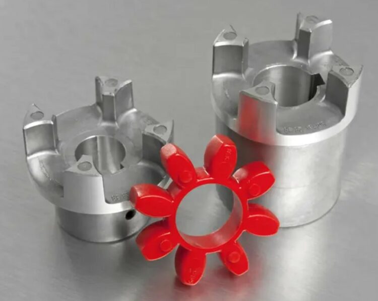 Sprzęgło – element łączący pompę hydrauliczną z silnikiem elektrycznym.