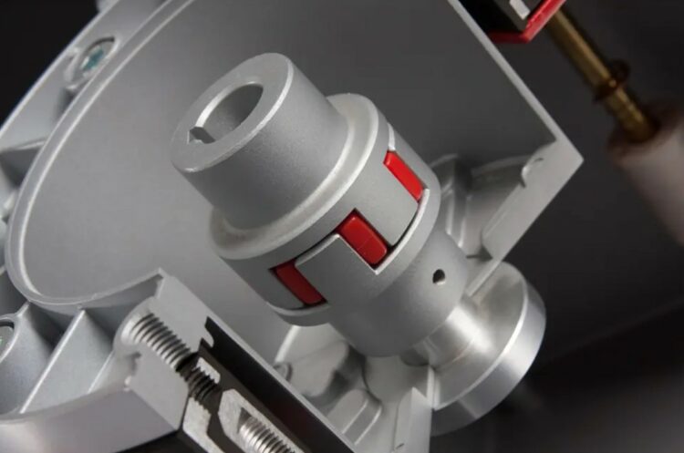 sprzeglo elastyczne softexlacznik hbe 750x497 - Sprzęgło - element łączący pompę hydrauliczną z silnikiem elektrycznym.